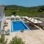 Loula\'S Villa